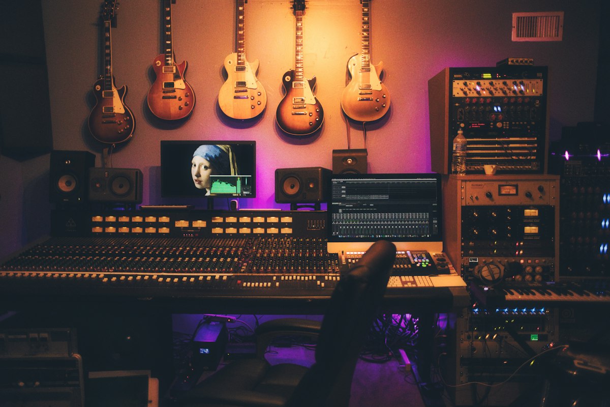 Operasional Audio Mixing & Show Control